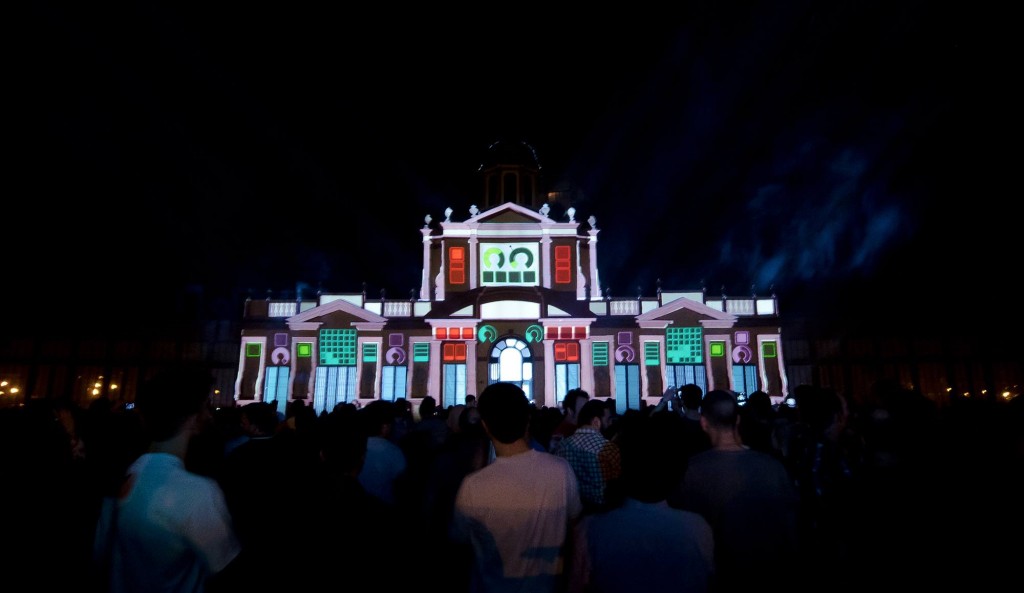 La palazzina Vigarani illuminata dal mapping architetturale durante l’edizione del 2013.