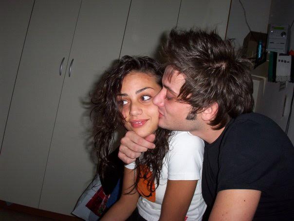 Tiberio e Marcellina giovani innamorati dopo una festa a Rimini nel 2004