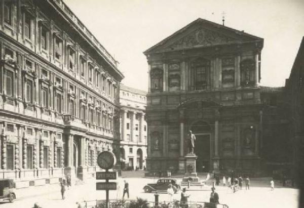 Piazza e chiesa di S. Fedele nello scatto di Alberto Modiano (1925-1949)