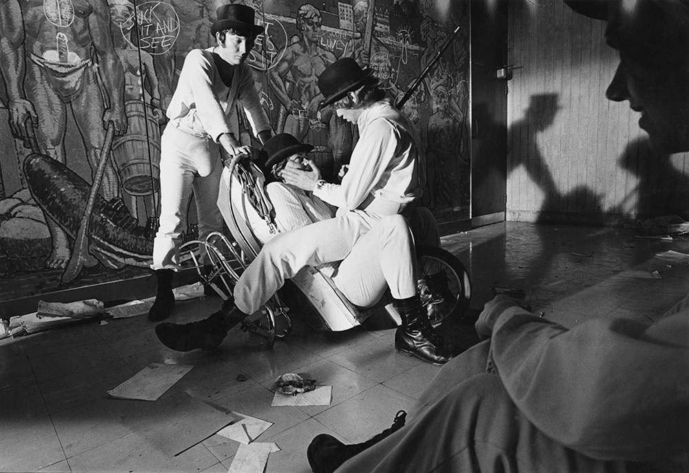 Droogs in hall of flats orig