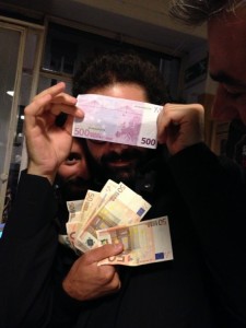 Marcelo e Giorgio che si divertono a spendere soldi in serata - foto via www.unotre.com