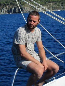 Ricky in barca durante uno dei suoi viaggi