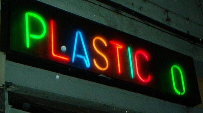 La storica insegna del Plastic