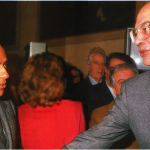 1984 - Silvio Berlusconi e Bettino Craxi si stringono la mano compiaciuti