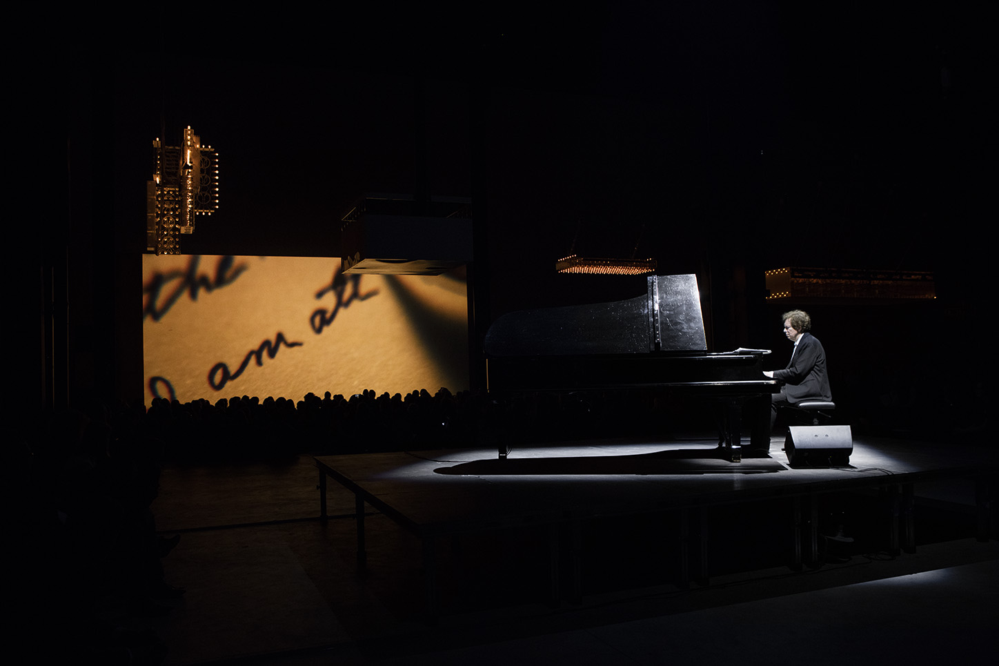 Philippe Parreno’s Playlist. Concerto di Mikhail Rudy per pianoforte e Marquees, Pirelli HangarBicocca, Milano, 2016. Courtesy Pirelli HangarBicocca, Milano. Foto: Andrea Rossetti