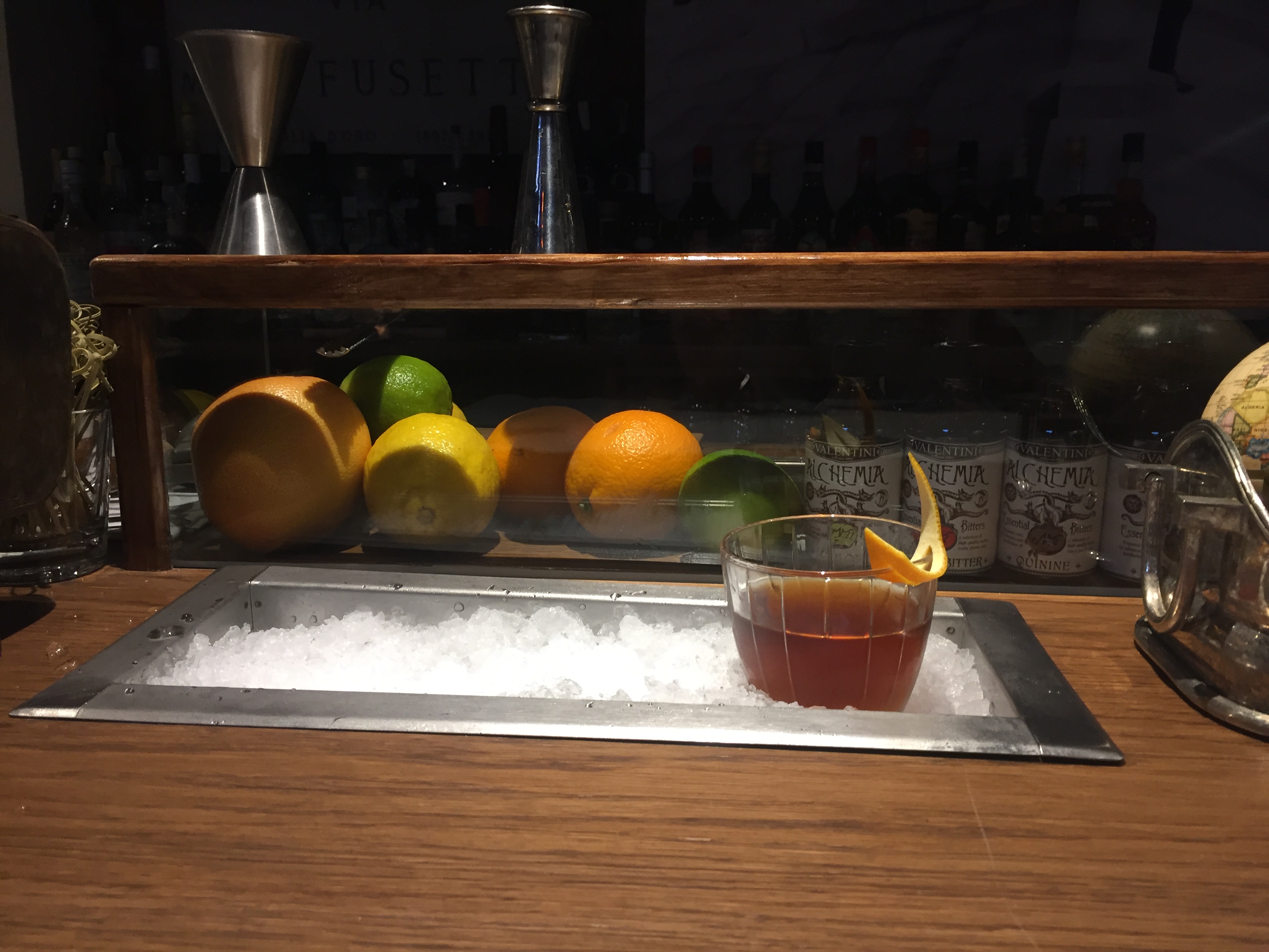La vaschetta refrigerata nel bancone del bar