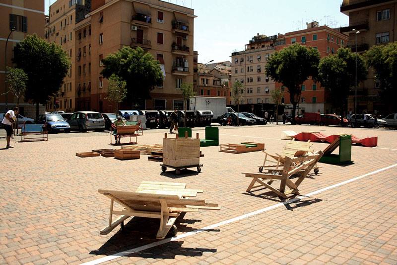 Il secondo intervento a Largo Perestrello: la piazza in festa.